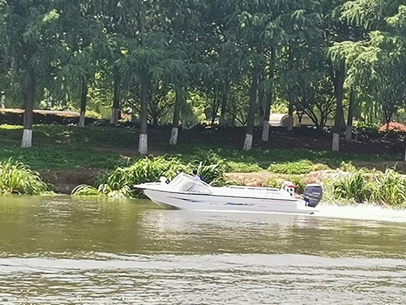 執(zhí)法艇，快艇